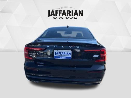 2024 Volvo S60 Recharge Plug-In Hybrid T8 Plus Dark Theme