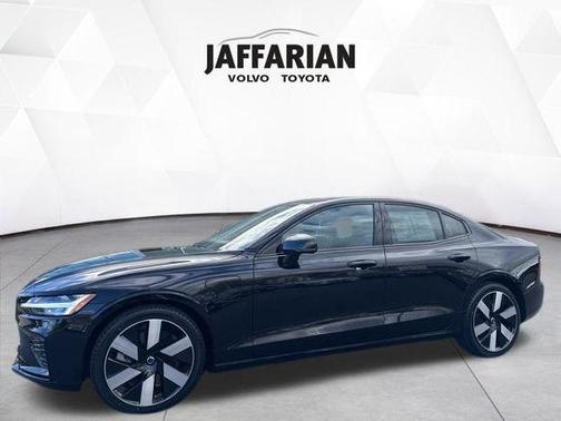 2024 Volvo S60 Recharge Plug-In Hybrid T8 Plus Dark Theme