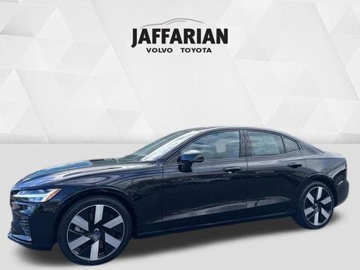 2024 Volvo S60 Recharge Plug-In Hybrid T8 Plus Dark Theme