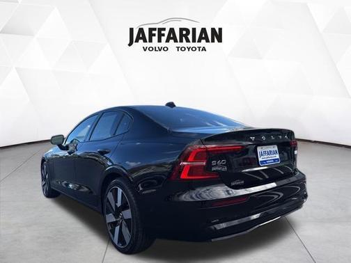 2024 Volvo S60 Recharge Plug-In Hybrid T8 Plus Dark Theme