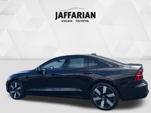 2024 Volvo S60 Recharge Plug-In Hybrid T8 Plus Dark Theme
