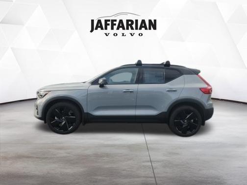 2026 Volvo XC40 B5 Ultra Black Edition