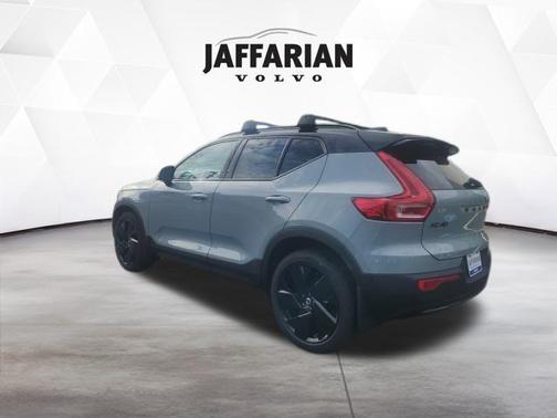 2026 Volvo XC40 B5 Ultra Black Edition