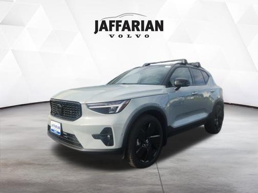 2026 Volvo XC40 B5 Ultra Black Edition