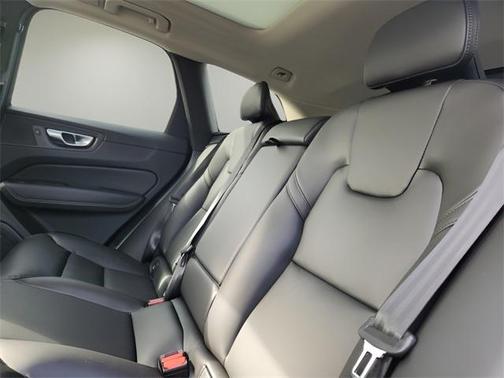 2025 Volvo XC60 B5 Core