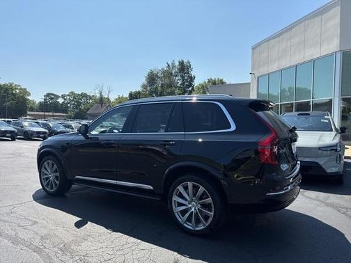 2025 Volvo XC90 B6 Plus 7-Seater