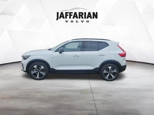 Crystal White 2026 Volvo XC40 Plus, B5 AWD Gas (mild hybrid), Dark