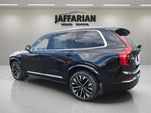 2025 Volvo XC90 B6 Plus 7-Seater