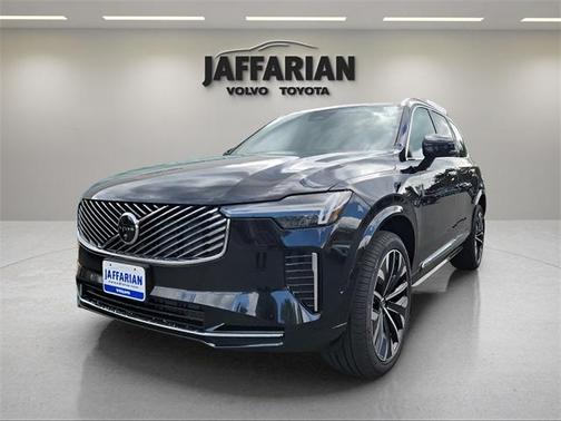 2025 Volvo XC90 B6 Plus 7-Seater