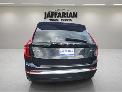 2025 Volvo XC90 B6 Plus 7-Seater