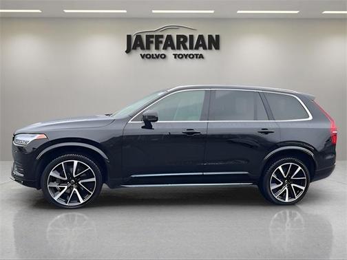 2021 Volvo XC90 T6 Momentum 7 Passenger