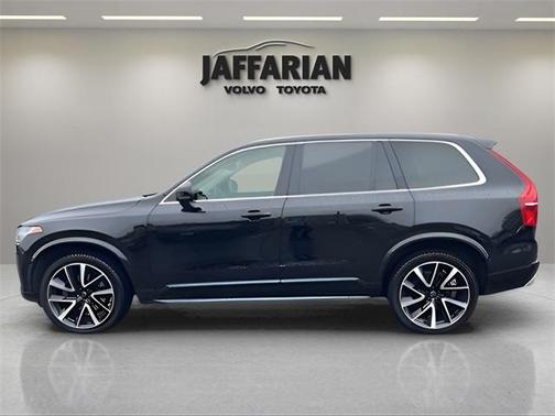 2021 Volvo XC90 T6 Momentum 7 Passenger
