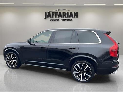 2021 Volvo XC90 T6 Momentum 7 Passenger