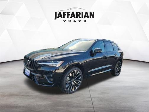 Onyx Black Metallic 2026 Volvo XC60 Plug-In Hybrid T8 Ultra