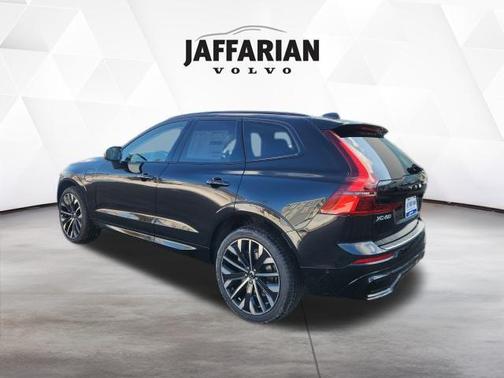 Onyx Black Metallic 2026 Volvo XC60 Plug-In Hybrid T8 Ultra