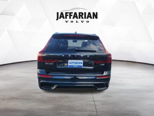 Onyx Black Metallic 2026 Volvo XC60 Plug-In Hybrid T8 Ultra