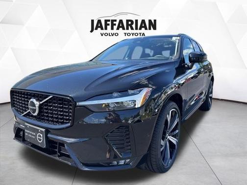 2023 Volvo XC60 B5 Ultimate Dark Theme