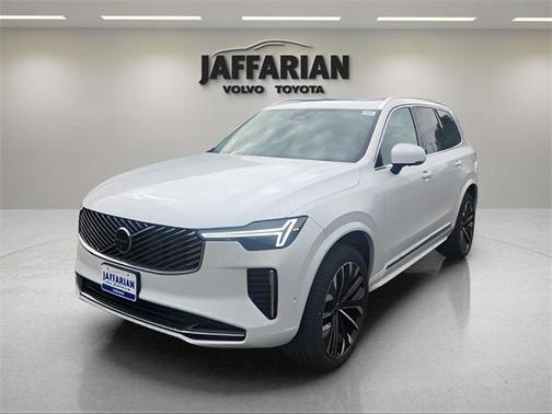 2025 Volvo XC90 B5 Plus