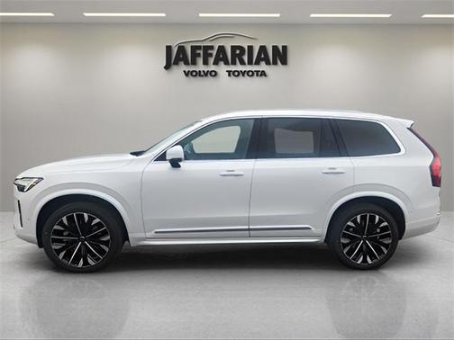 2025 Volvo XC90 B5 Plus