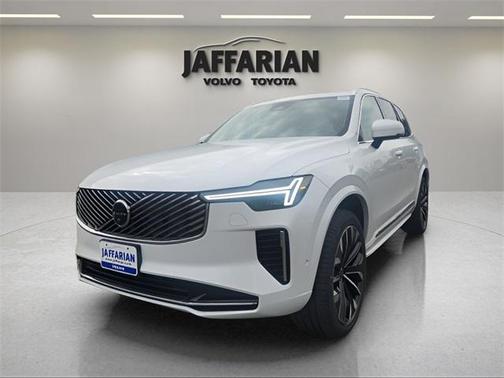 2025 Volvo XC90 B5 Plus