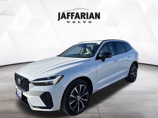 2023 Volvo XC60 Recharge Plug-In Hybrid T8 Plus Dark Theme