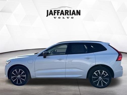 2023 Volvo XC60 Recharge Plug-In Hybrid T8 Plus Dark Theme