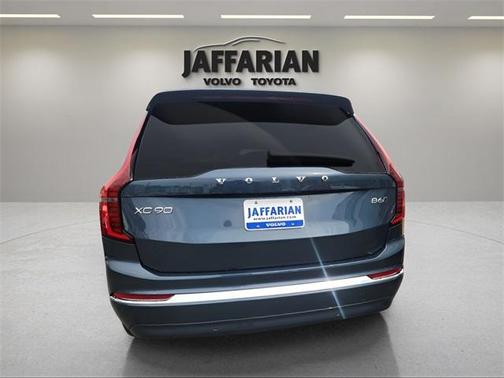 2025 Volvo XC90 B6 Plus 6-Seater
