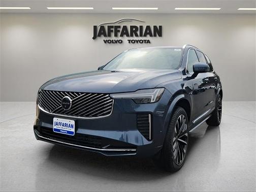 2025 Volvo XC90 B6 Plus 6-Seater