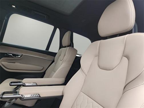 2025 Volvo XC90 B6 Plus 6-Seater
