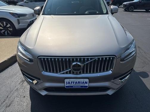 2024 Volvo XC90 Recharge Plug-In Hybrid T8 Ultimate Bright Theme 7-Seater