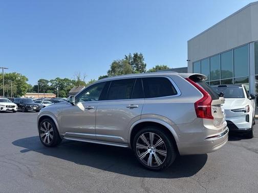 2024 Volvo XC90 Recharge Plug-In Hybrid T8 Ultimate Bright Theme 7-Seater