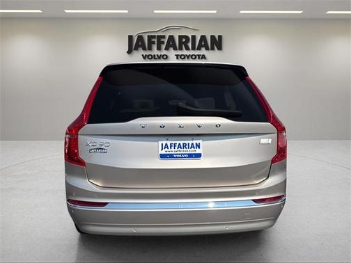 2024 Volvo XC90 Recharge Plug-In Hybrid T8 Ultimate Bright Theme 7-Seater