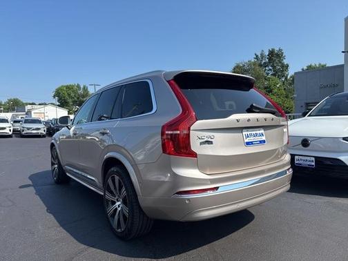 2024 Volvo XC90 Recharge Plug-In Hybrid T8 Ultimate Bright Theme 7-Seater