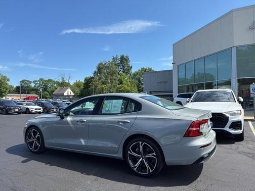 2024 Volvo S60 B5 Core Dark Theme