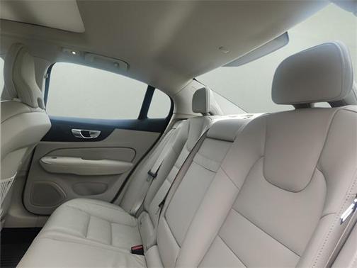 2024 Volvo S60 B5 Core Dark Theme