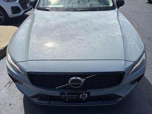 2024 Volvo S60 B5 Core Dark Theme