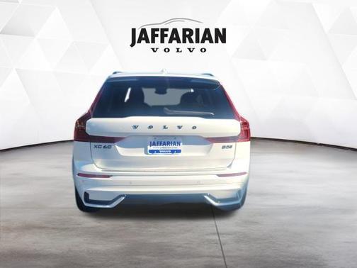 2026 Volvo XC60 B5 Ultra Black Edition