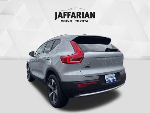 2024 Volvo XC40 B5 Plus Bright Theme