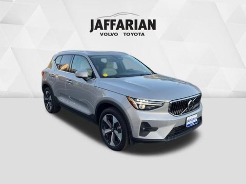2024 Volvo XC40 B5 Plus Bright Theme