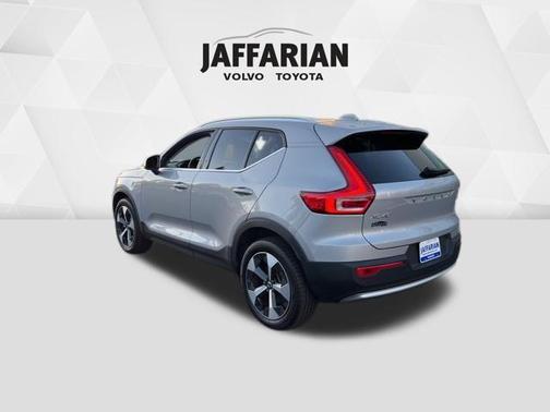 2024 Volvo XC40 B5 Plus Bright Theme