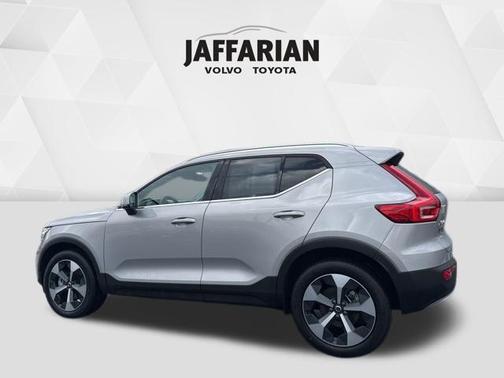2024 Volvo XC40 B5 Plus Bright Theme