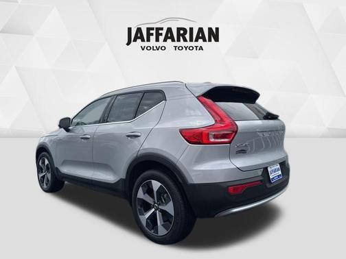 2024 Volvo XC40 B5 Plus Bright Theme