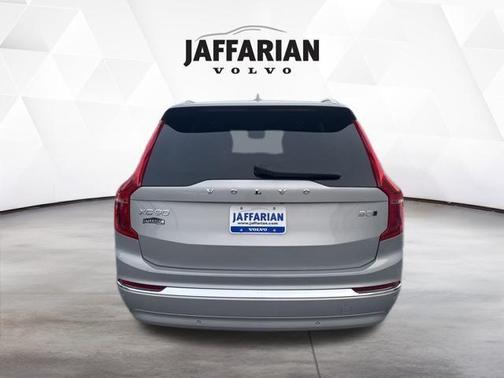 2025 Volvo XC90 B5 Plus