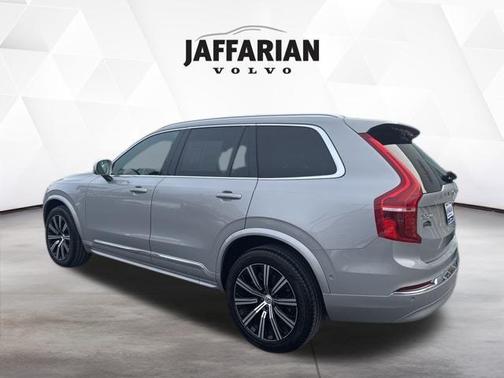 2025 Volvo XC90 B5 Plus