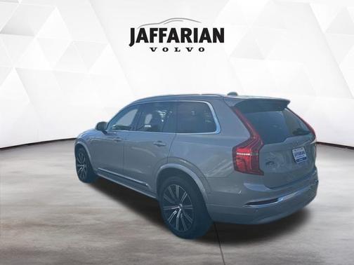 2025 Volvo XC90 B5 Plus