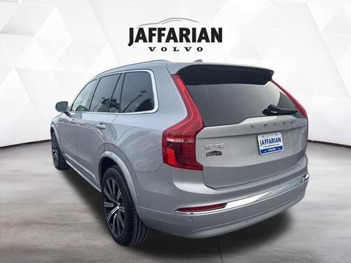 2025 Volvo XC90 B5 Plus