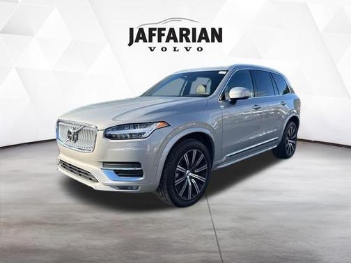2025 Volvo XC90 B5 Plus
