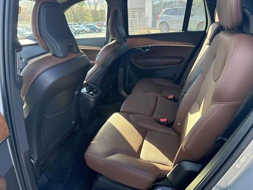 2025 Volvo XC90 B5 Plus