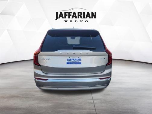 2026 Volvo XC90 B6 Plus 6-Seater