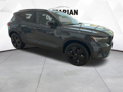 2026 Volvo XC40 B5 Ultra Black Edition